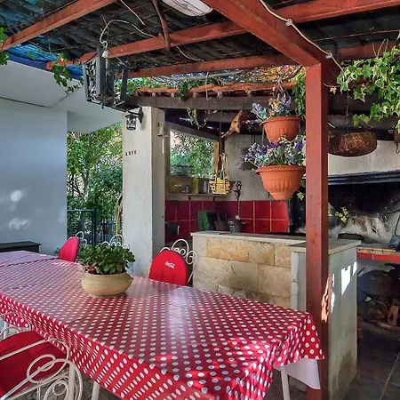 Apartman With Parking Space - 6909 Makarska