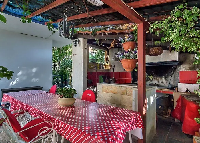 Apartman With Parking Space - 6909 Makarska